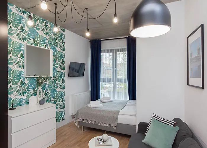 Silver Place 什切青