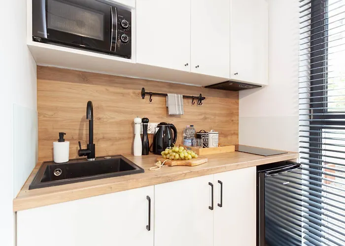 Silver Place 什切青